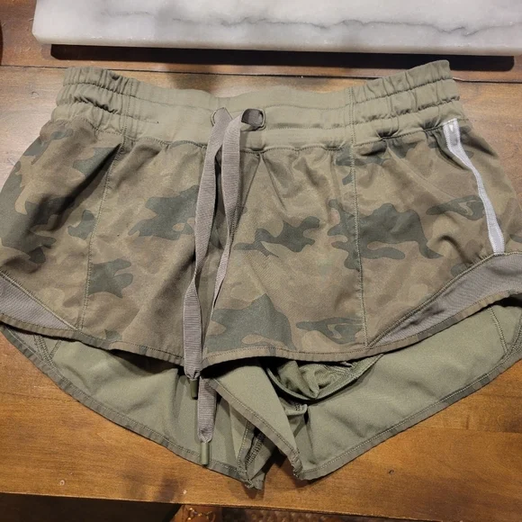 Lululemon Hotty Hot Short Savasana Camo Fatigue Green Size 4 - Picture 2 of 8